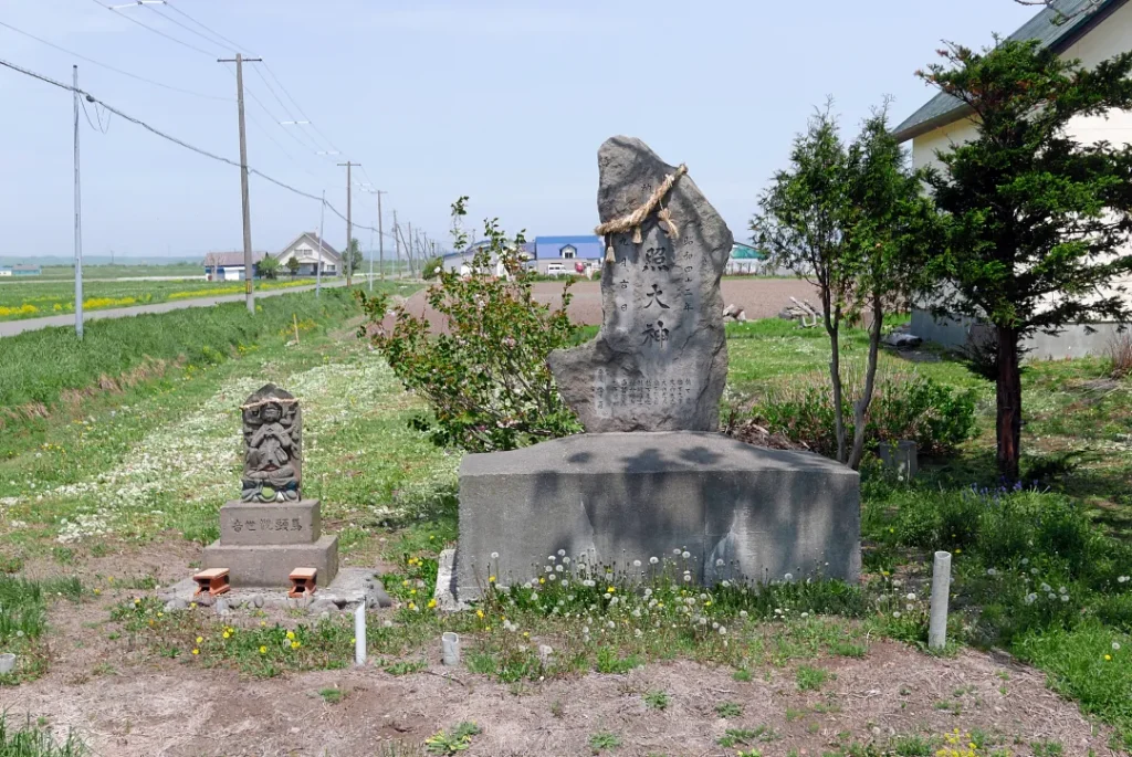 天照大神（右）と馬頭観世音