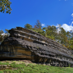軍艦岩（中頓別鍾乳洞）