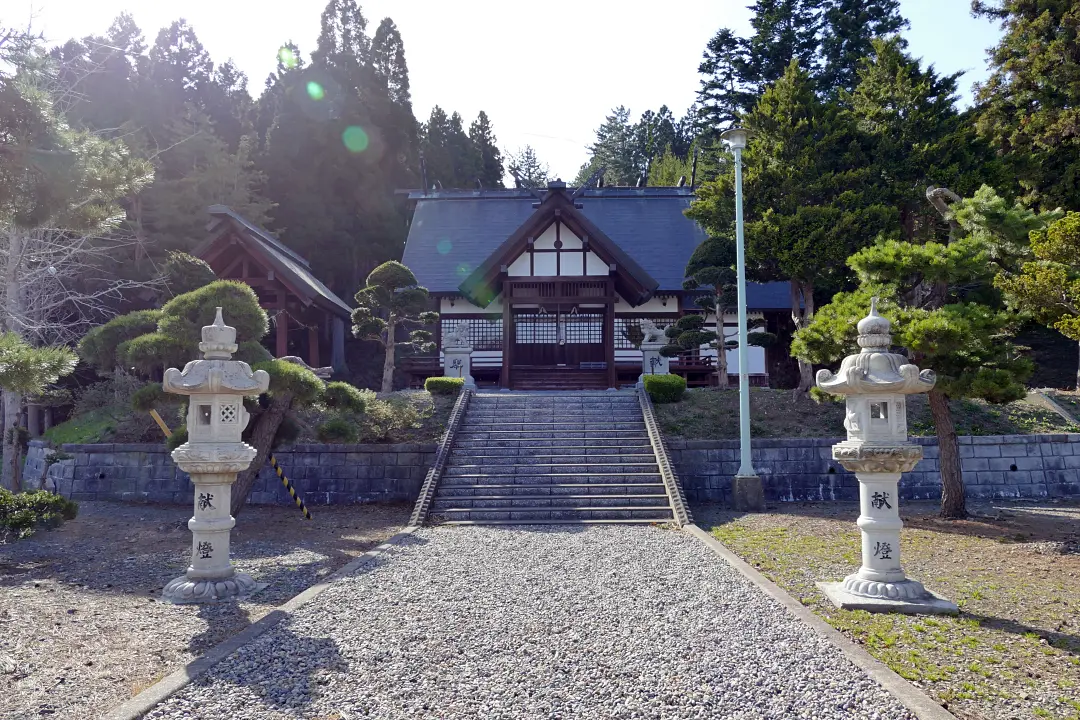 03P1150085 玉砂利の参道