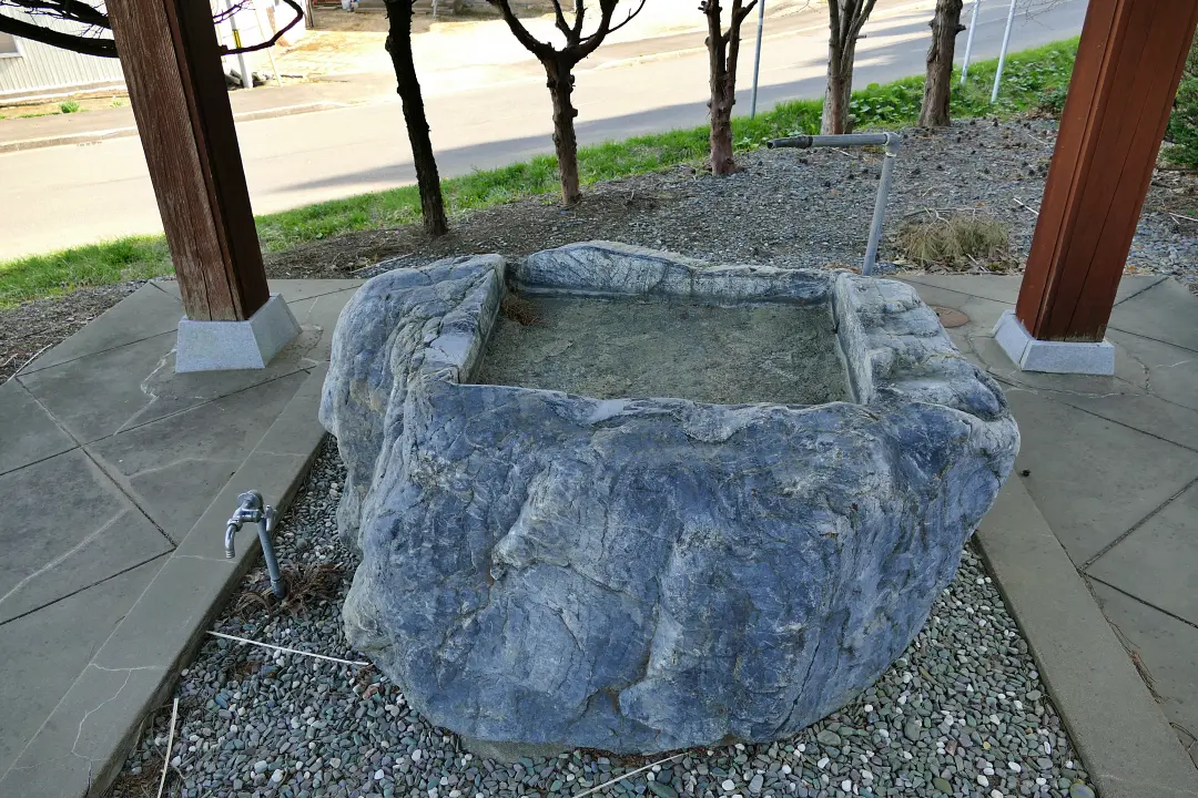 06P1150089 重内神社 手水鉢