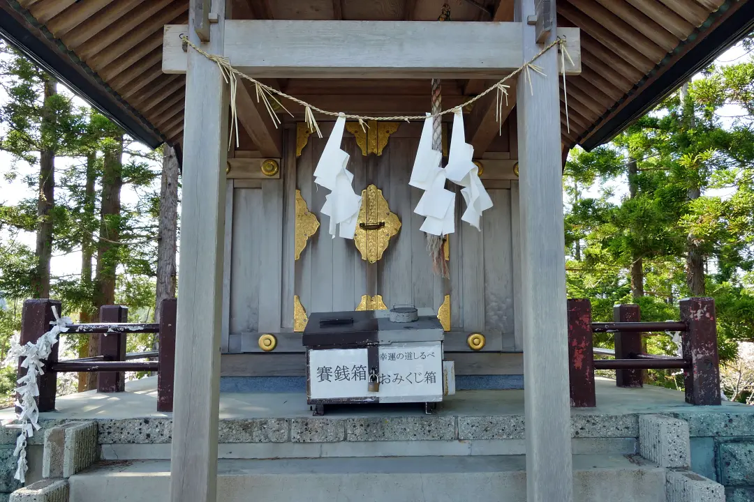 14P1150069 重内神社本殿前
