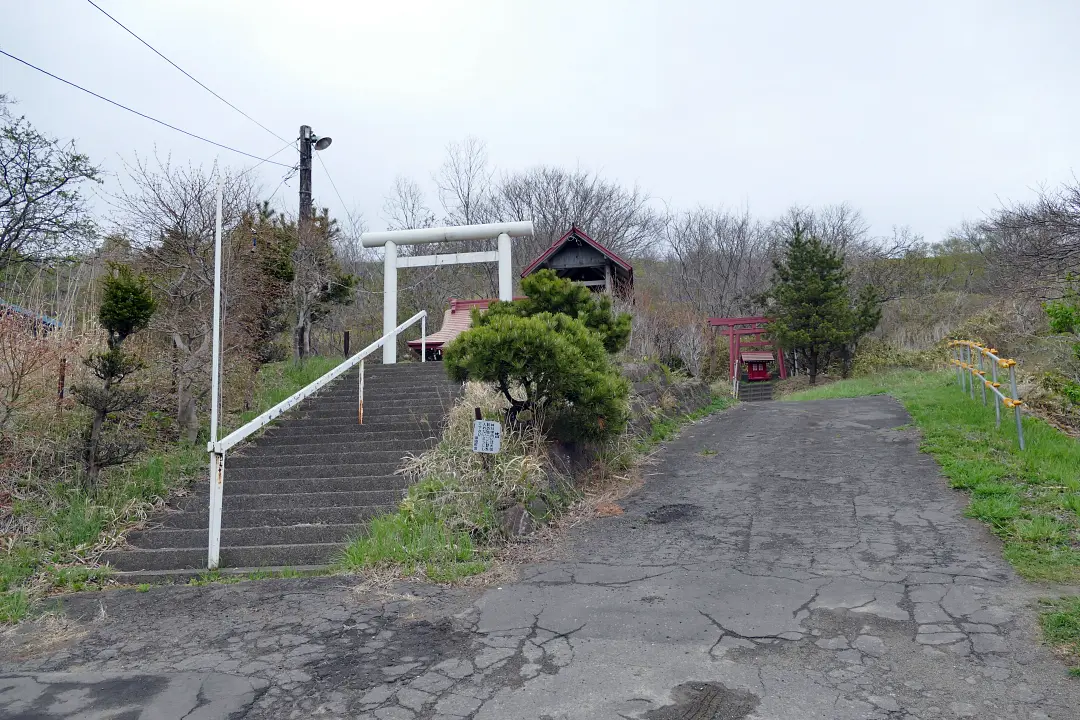 御崎神社白と赤の鳥居