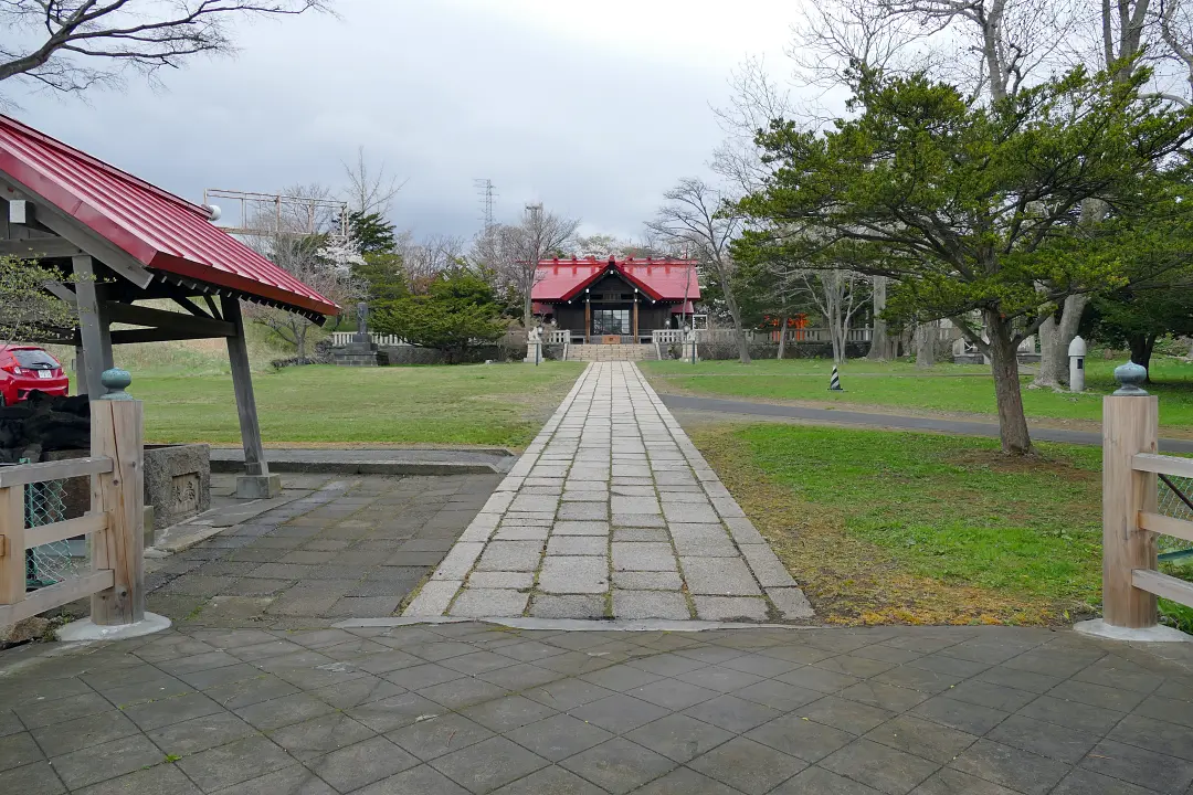 御傘山神社境内と参道