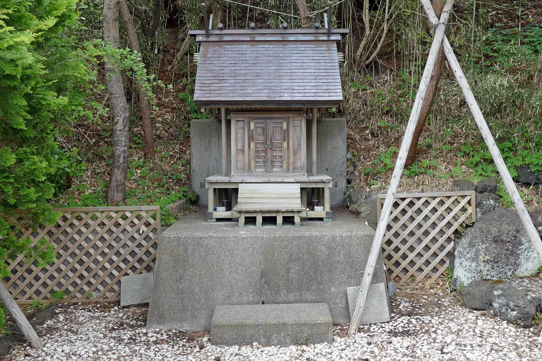 清住神社の祠前