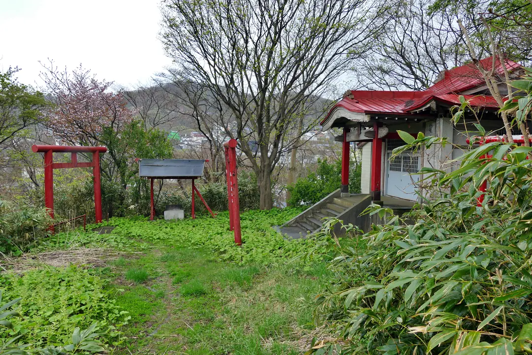 小橋内稲荷神社境内