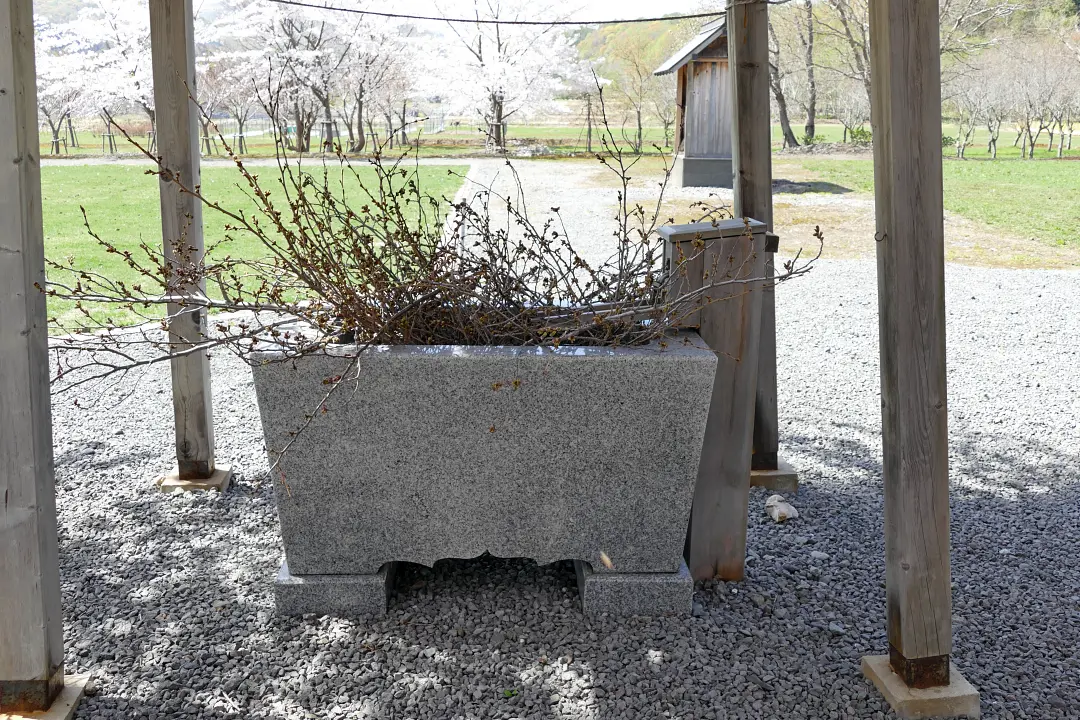 明和神社手水鉢