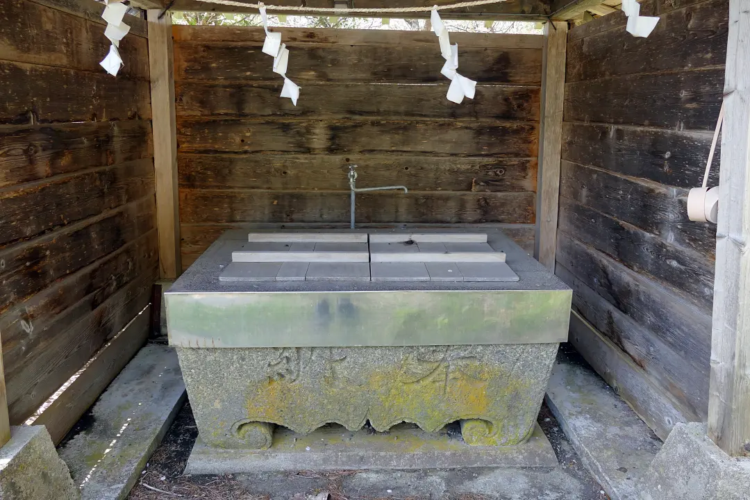 古平琴平神社手水鉢