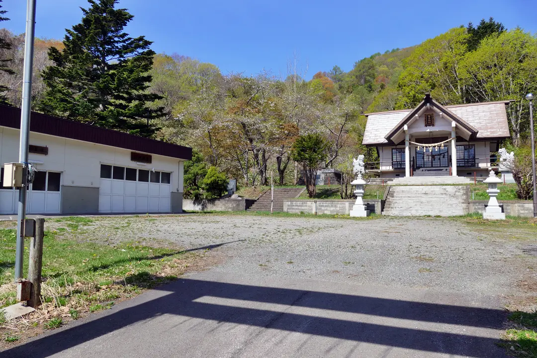 古平琴平神社境内