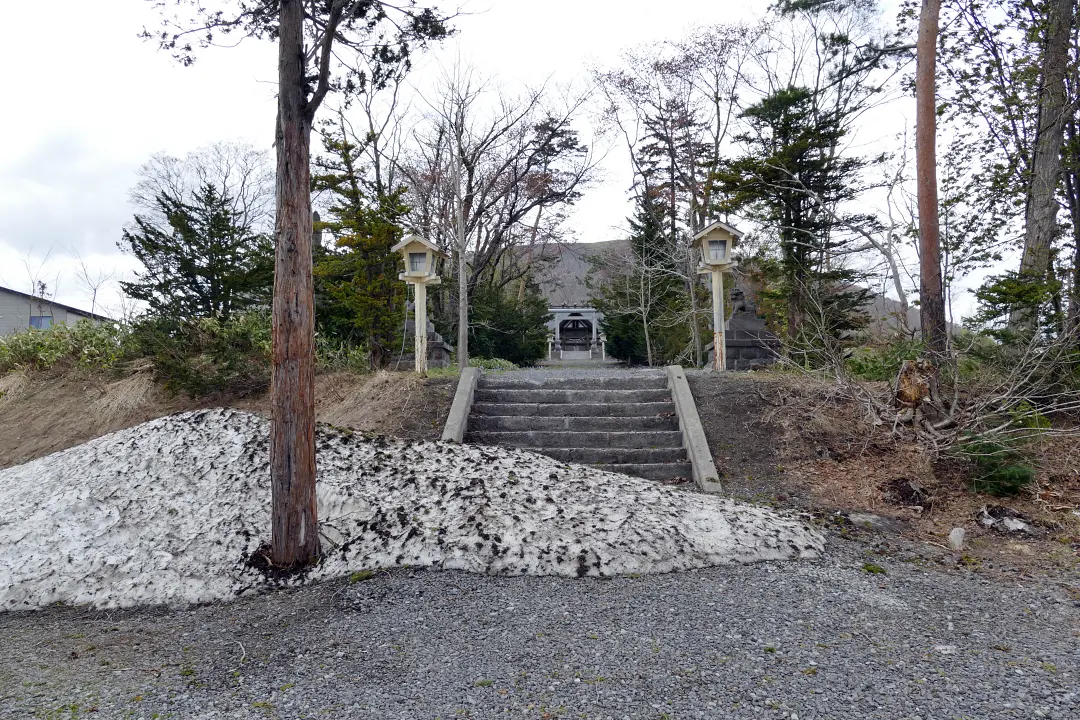 留寿都神社 階段の雪