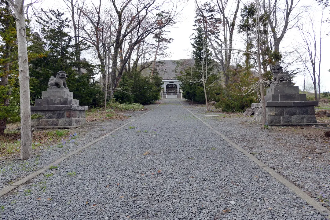 留寿都神社 参道