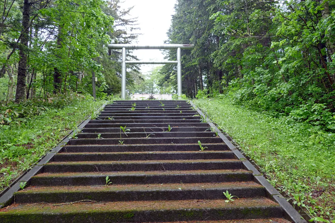 中頓別神社 階段と二の鳥居