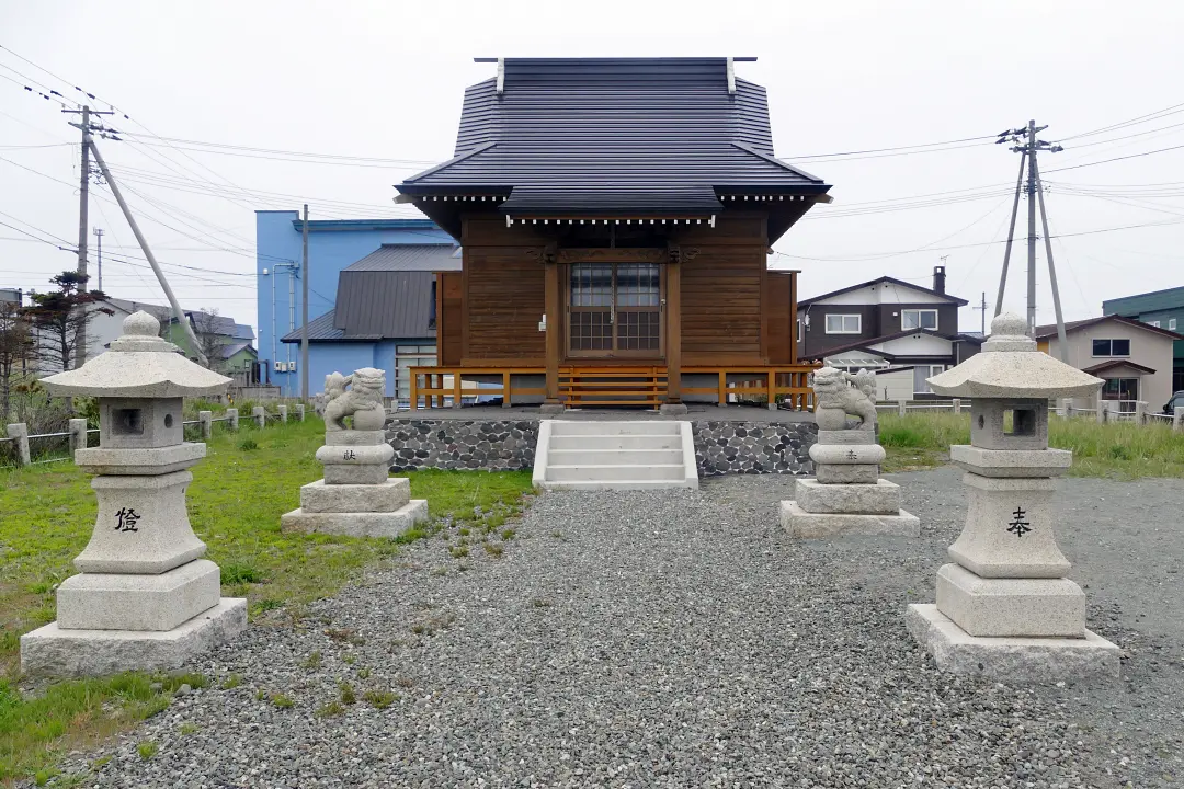 岬神社 参道と社殿