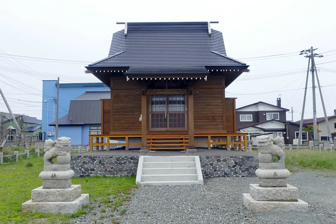 岬神社 社殿と狛犬