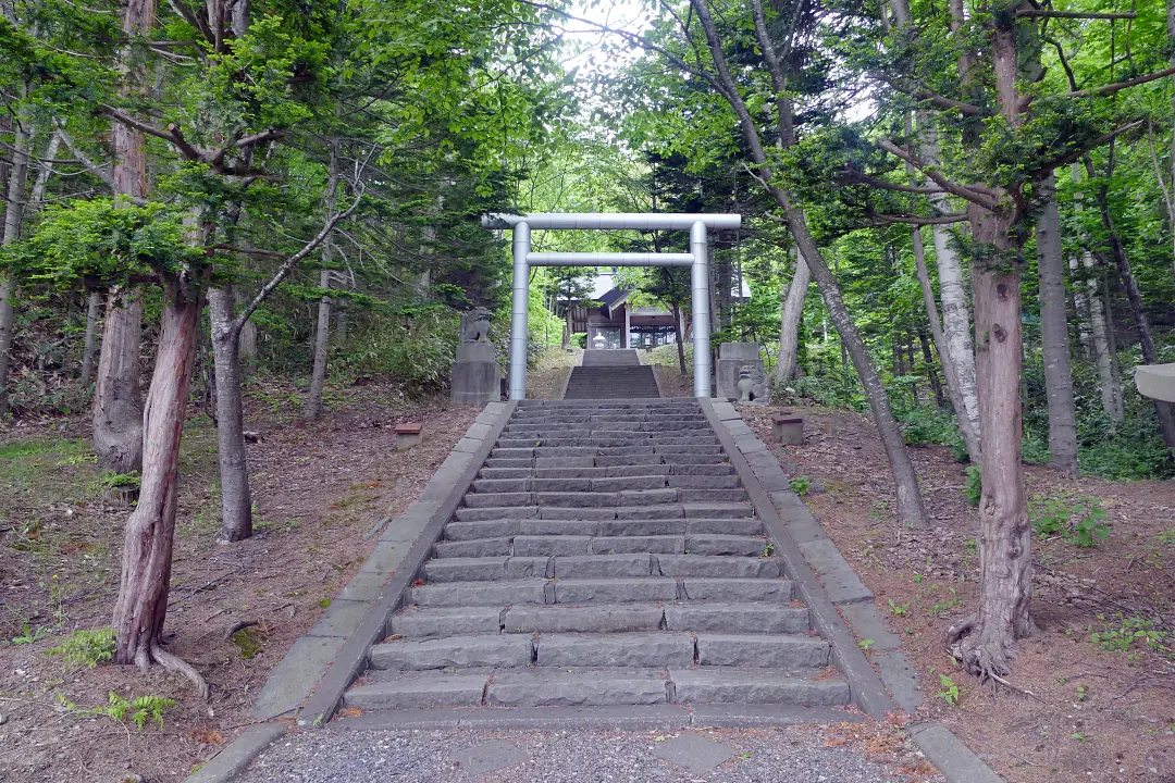 豊富八幡神社 参道の階段