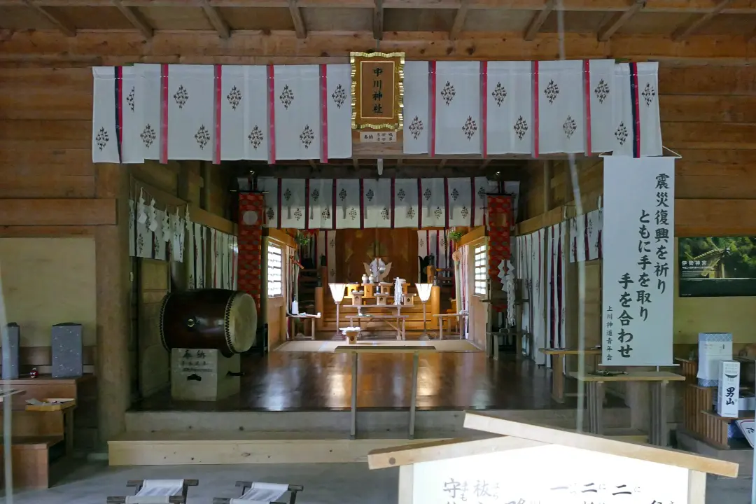 11P1180038 中川神社 拝殿の神棚