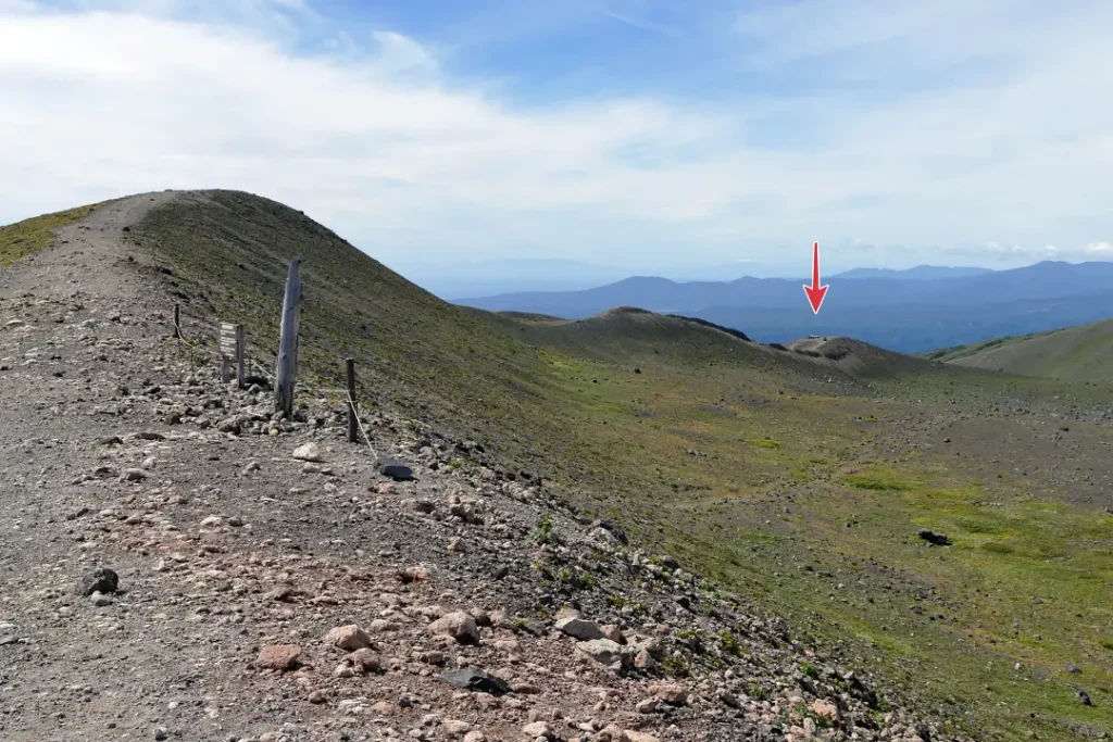 樽前山外輪山取付から奥宮の方を見る