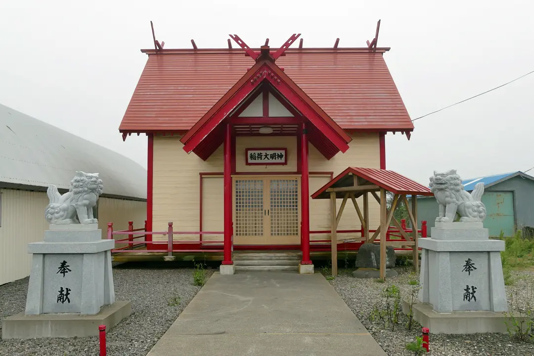 友知稲荷神社 狛犬と社殿