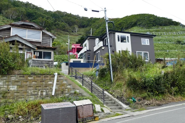 高台に鎮座する老者舞神社 