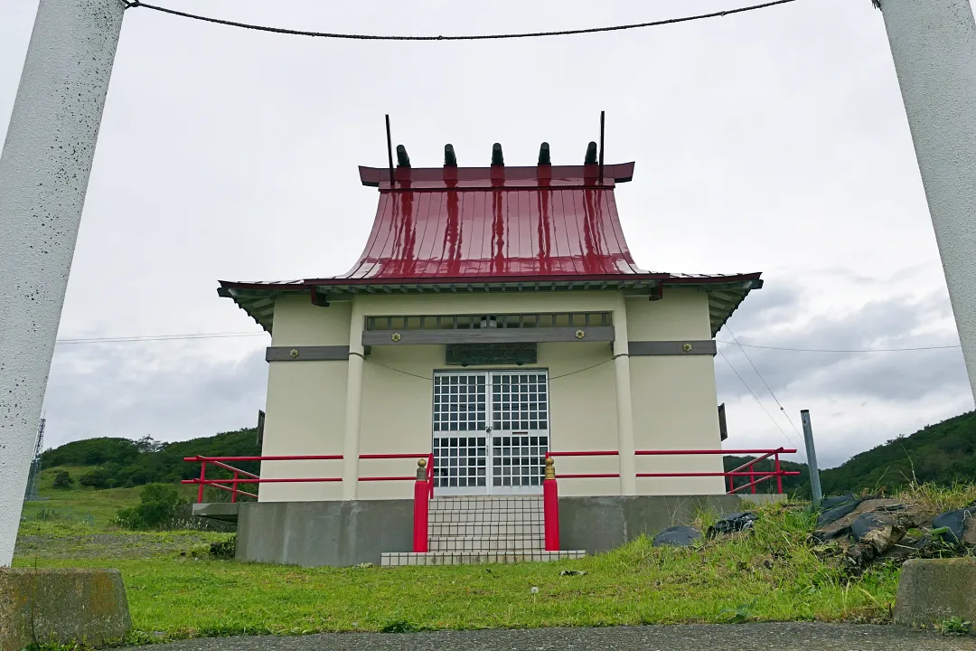 又飯時金刀比羅神社 二の鳥居と社殿