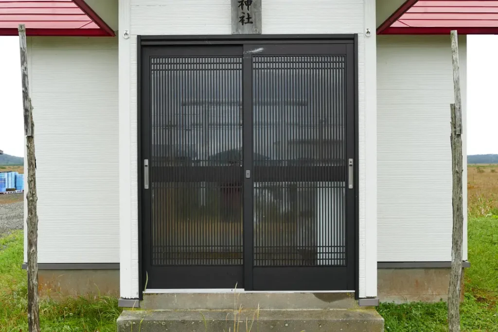 海神社 社殿の前