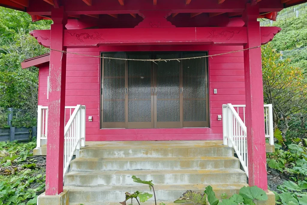 老者舞神社 社殿の前