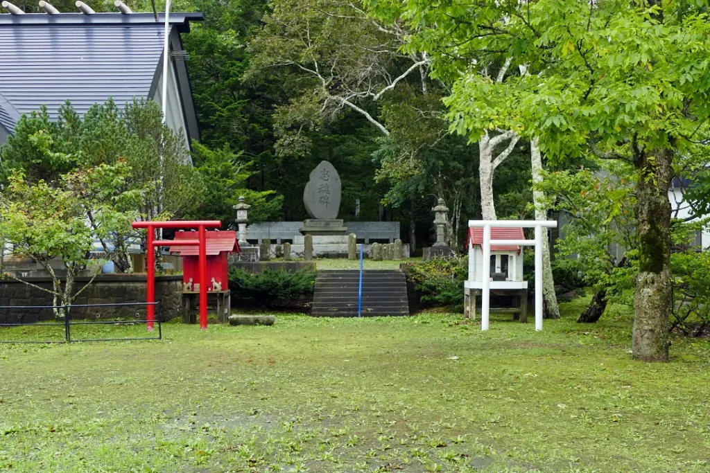 霧多布神社 末社２社