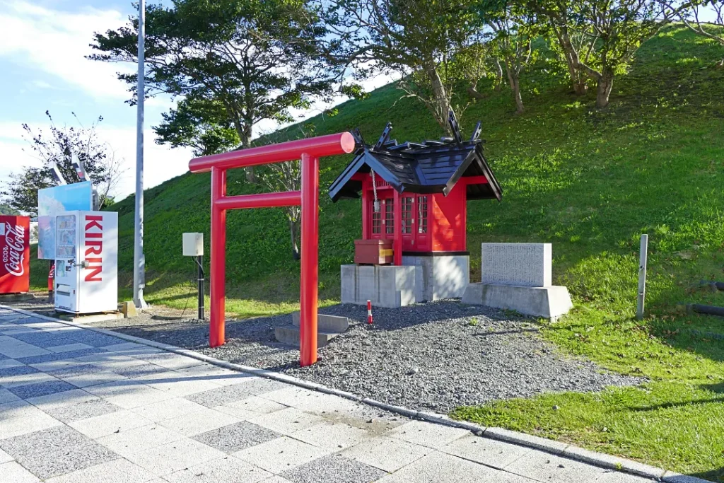 鳧舞稲荷大明神 鳥居と祠