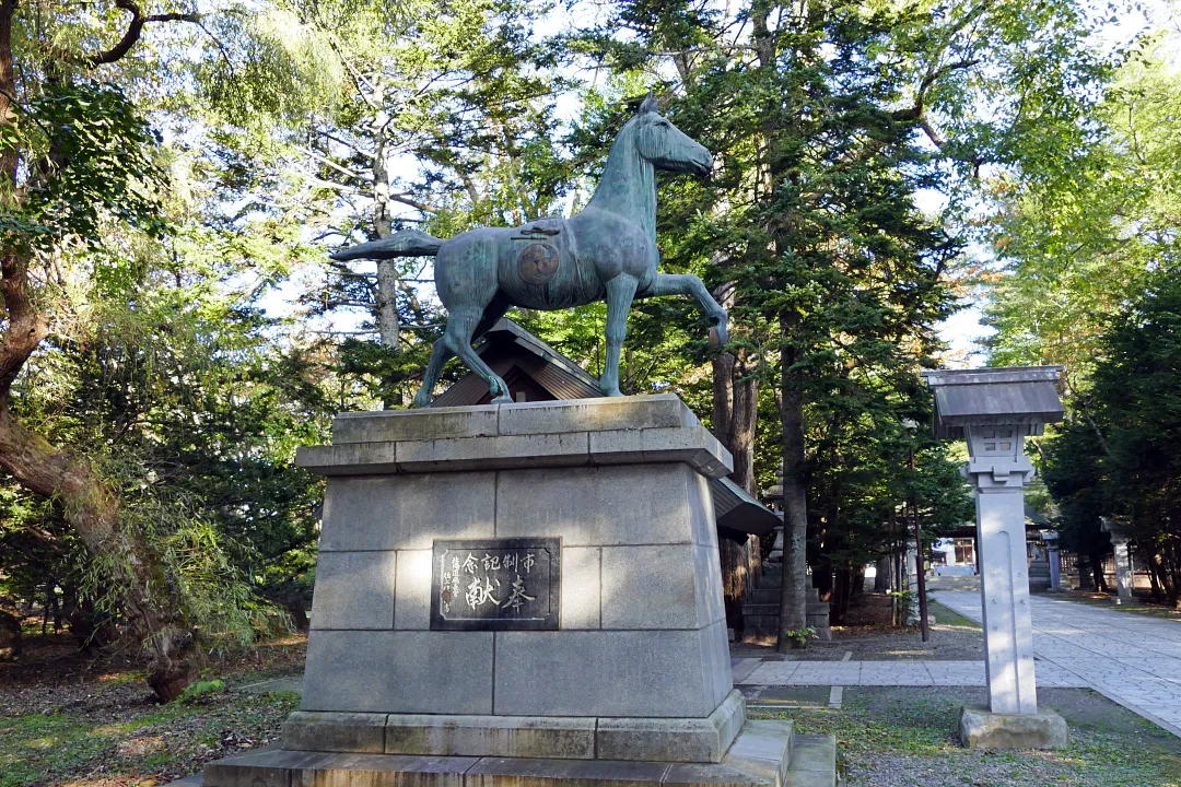 帯廣神社 神馬像