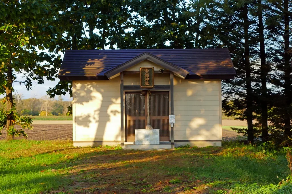 朝日の幸福神社 社殿
