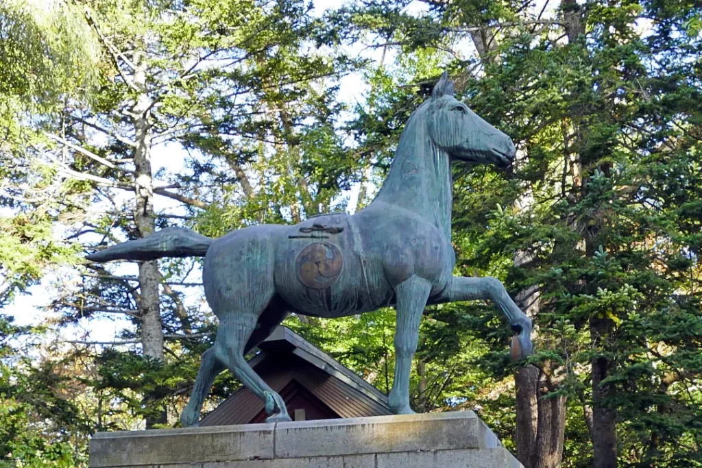 帯廣神社 神馬像のアップ