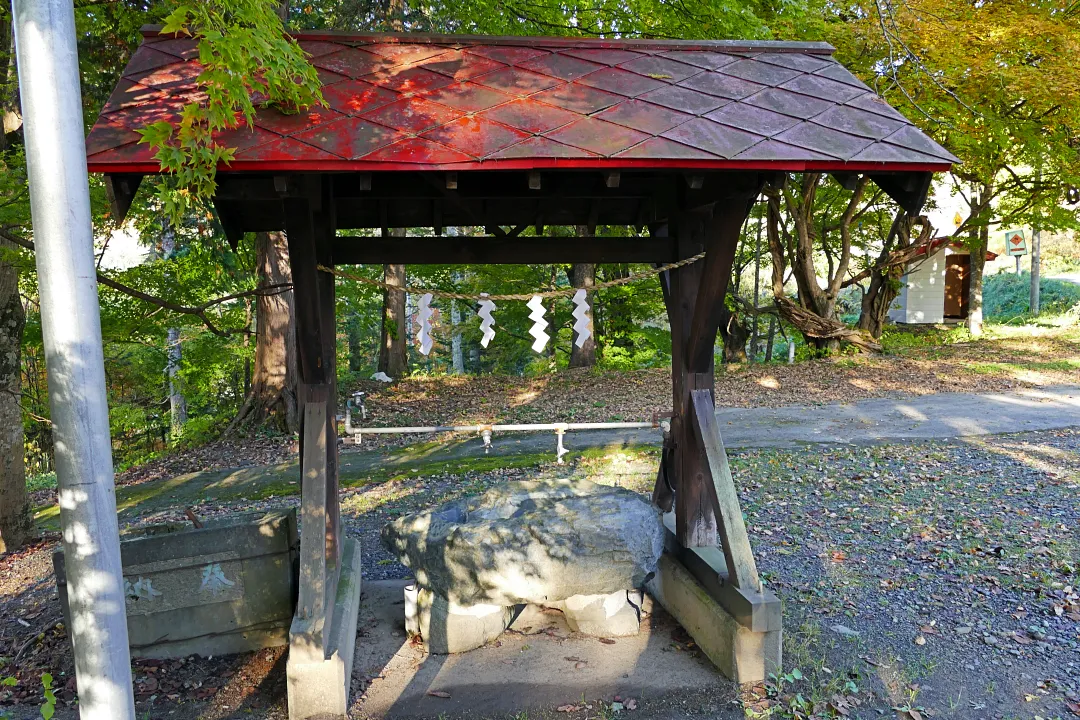11P1200994 日高神社 手水舎