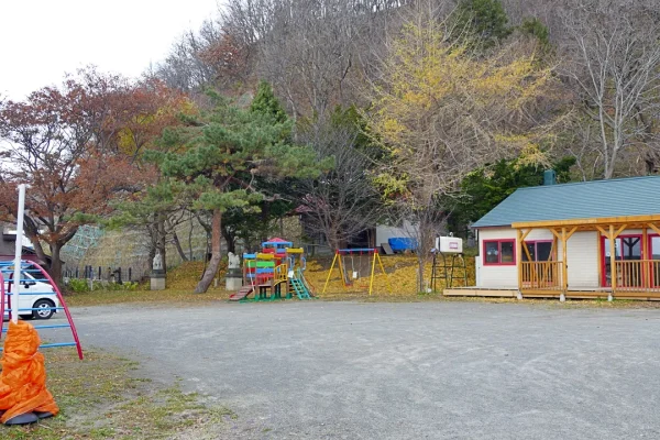 幼稚園に隣接する蘭島神社 