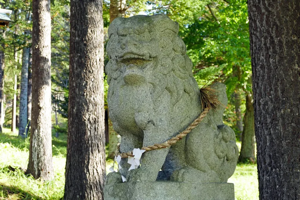 日高神社 狛犬2阿形