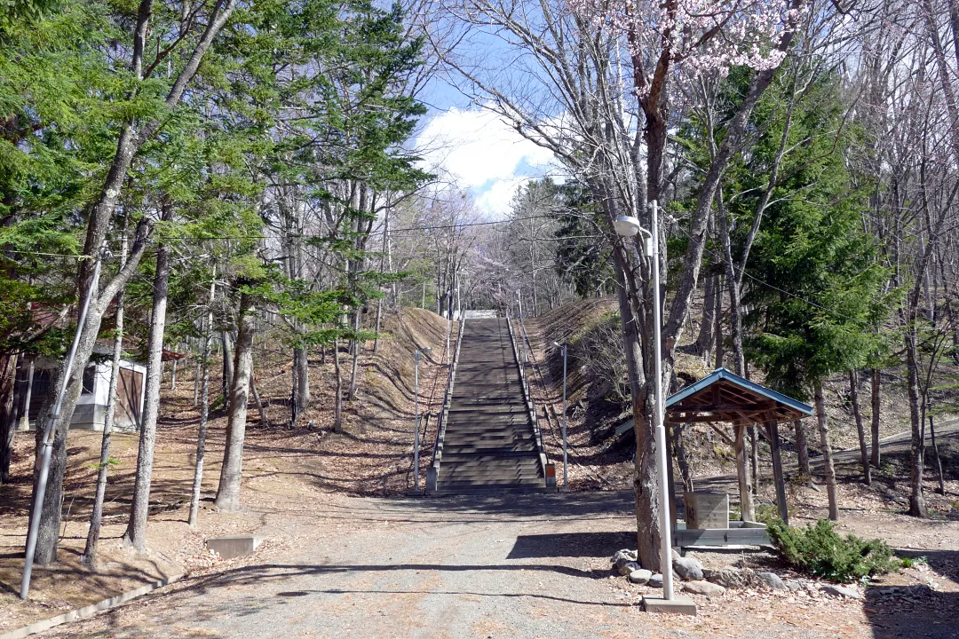 温根湯神社 下の境内