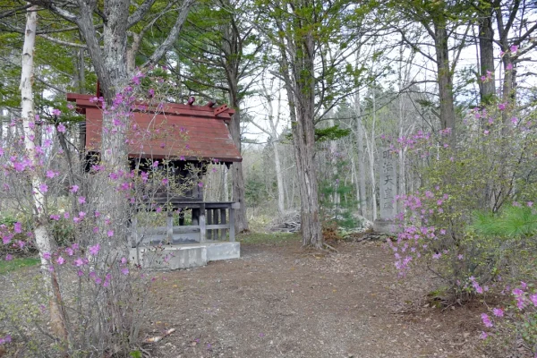 太子神社と明治天皇碑