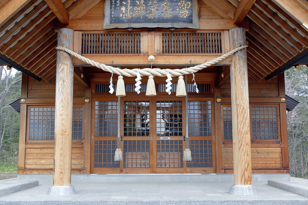 留辺蘂神社 社殿の前
