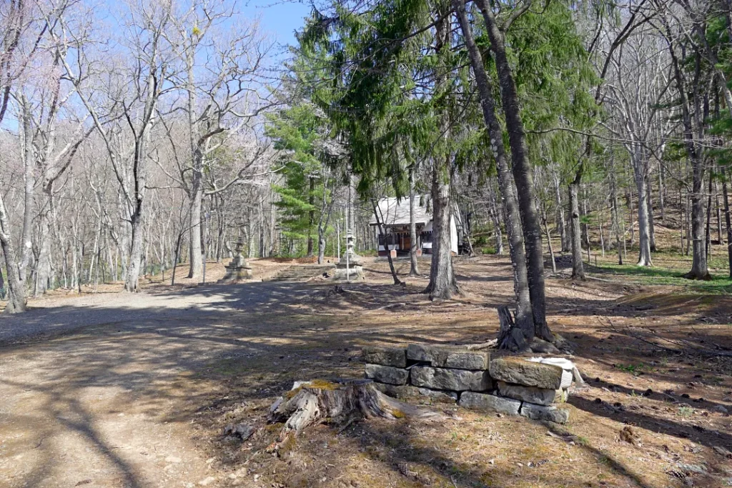 温根湯神社 広い境内