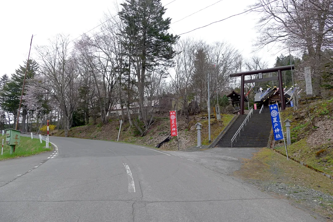 01_1230175 置戸神社 参道入口