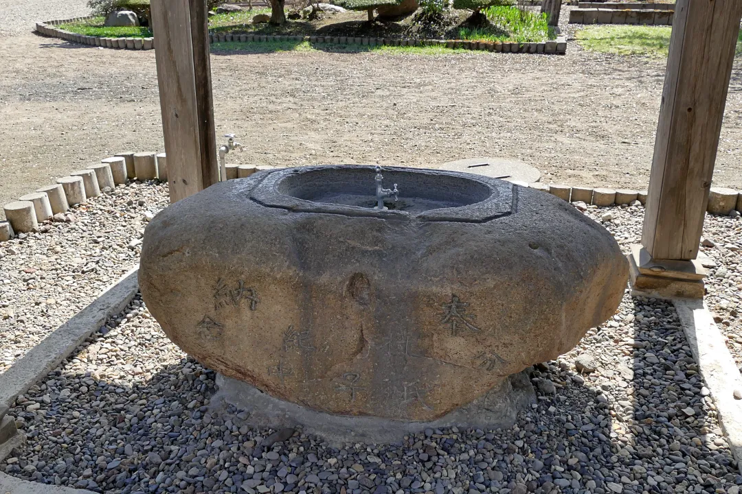 08_1220582 女満別神社 手水鉢
