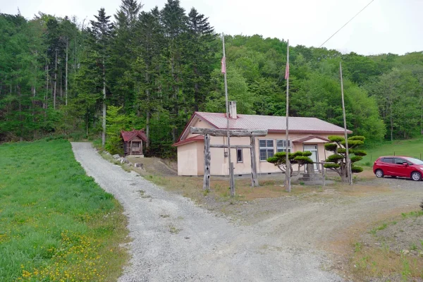 滝上町四区の集会所と神社