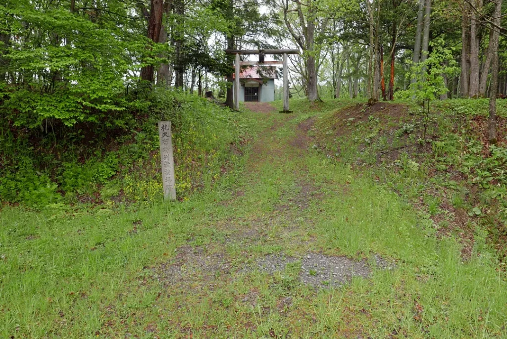 札久留神社 参道