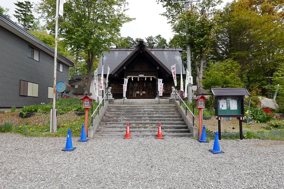 雄武神社 社殿下の階段