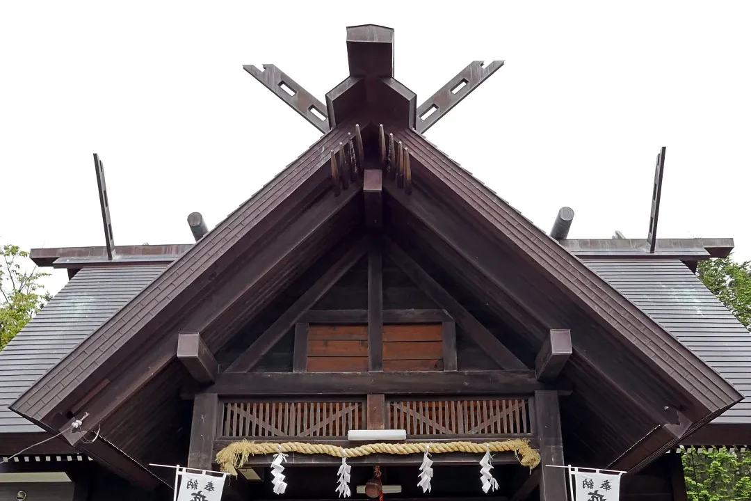 雄武神社 社殿の廂