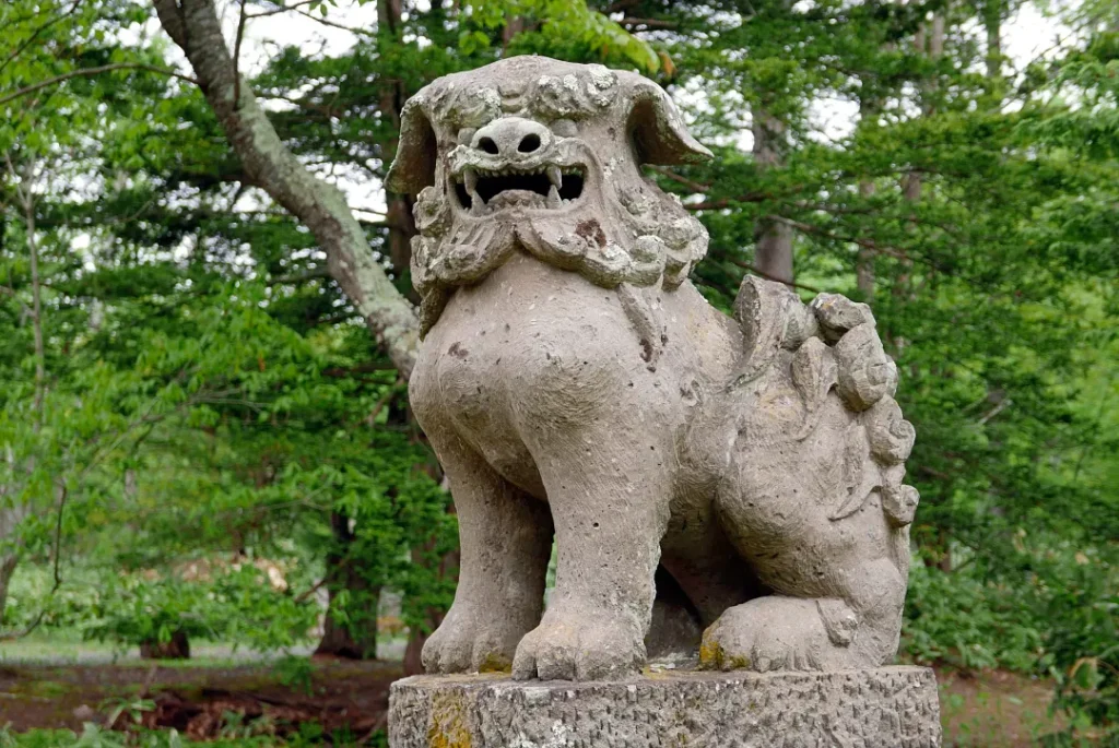 興部神社 狛犬阿形