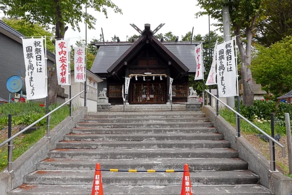 雄武神社 階段と社殿