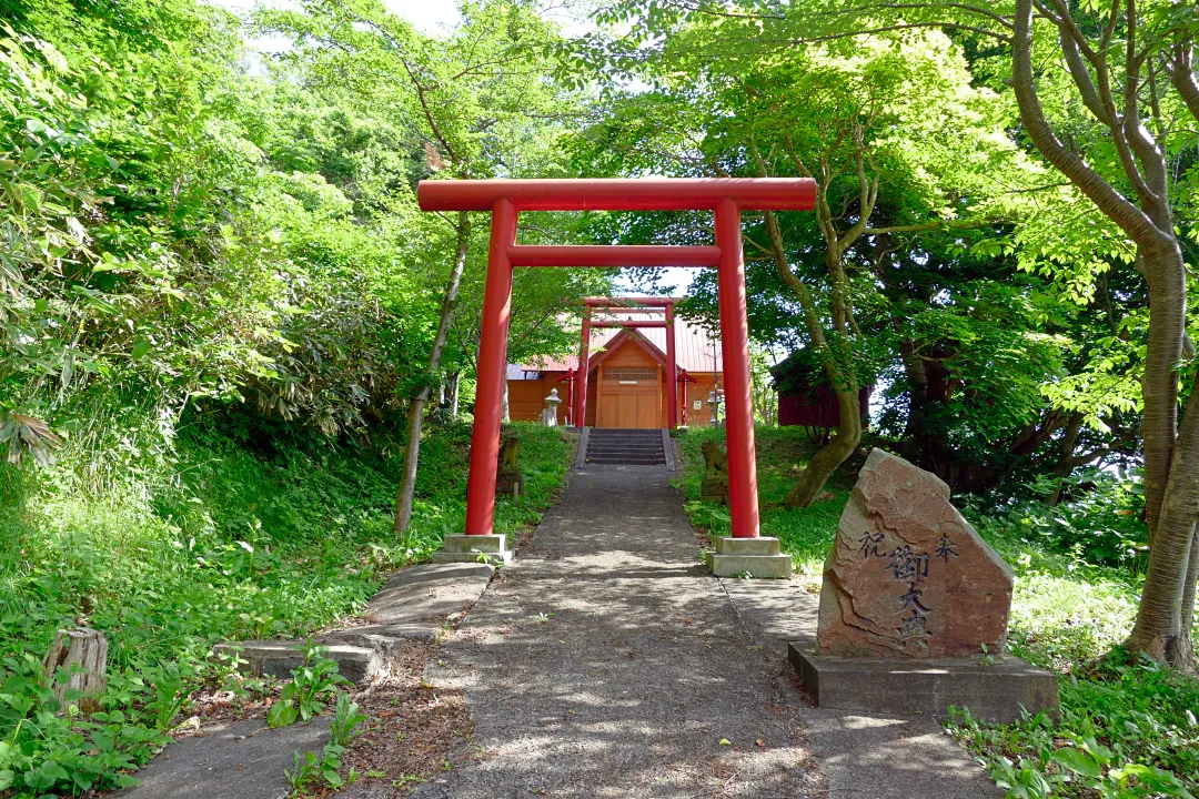 幌武意稲荷神社 参道右手に石碑