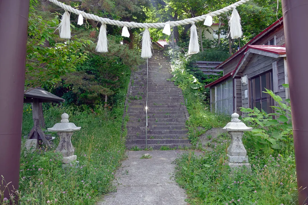 神威神社 参道