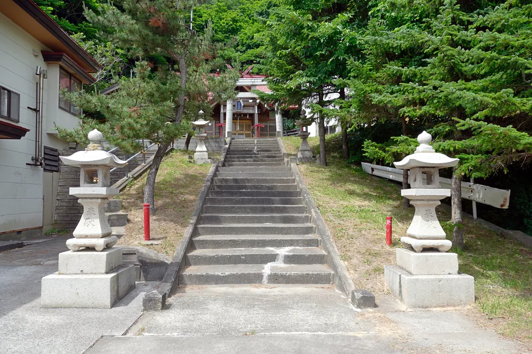 神恵内厳島神社 参道の階段
