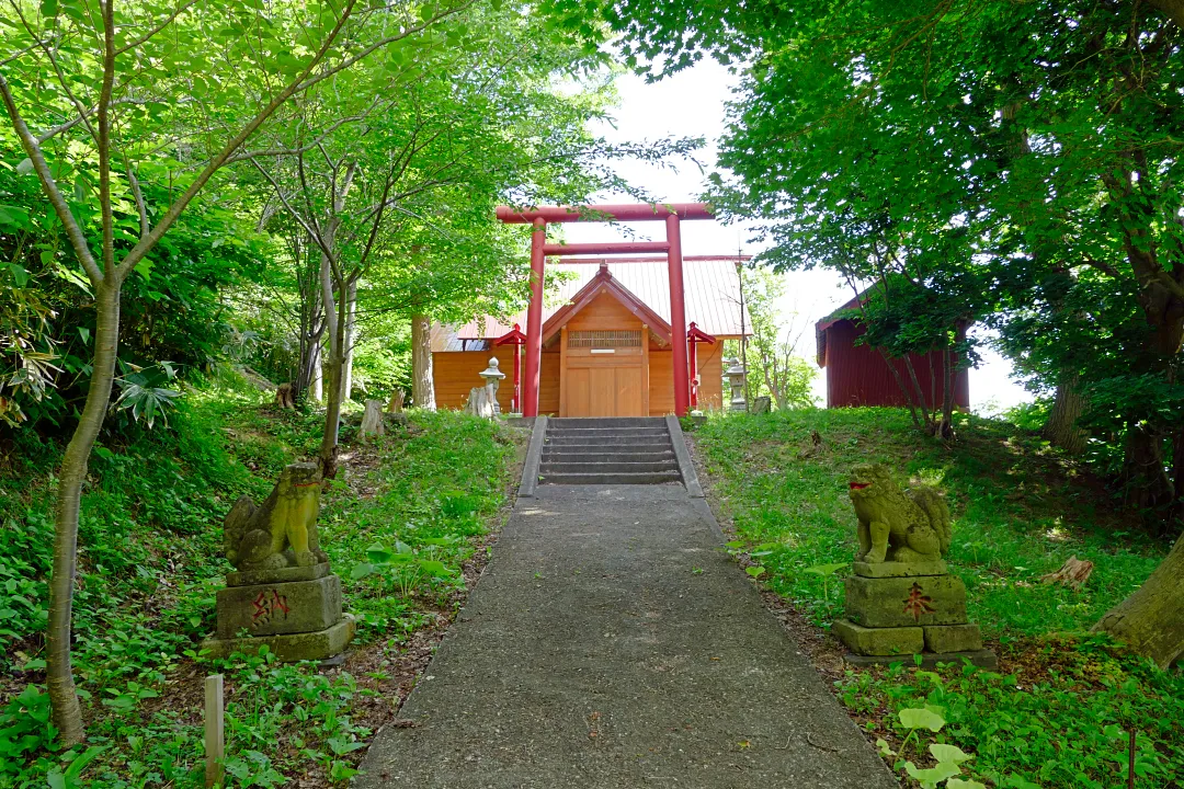 幌向稲荷神社 狛犬と三の鳥居