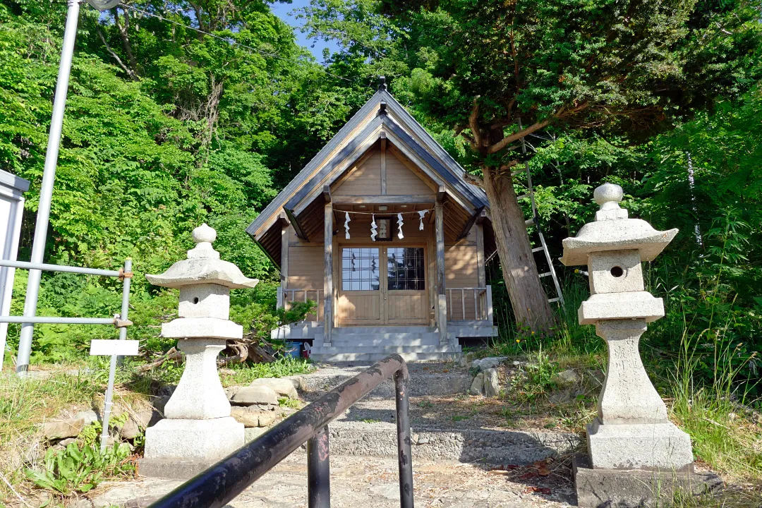 港町嚴島神社 灯籠と社殿